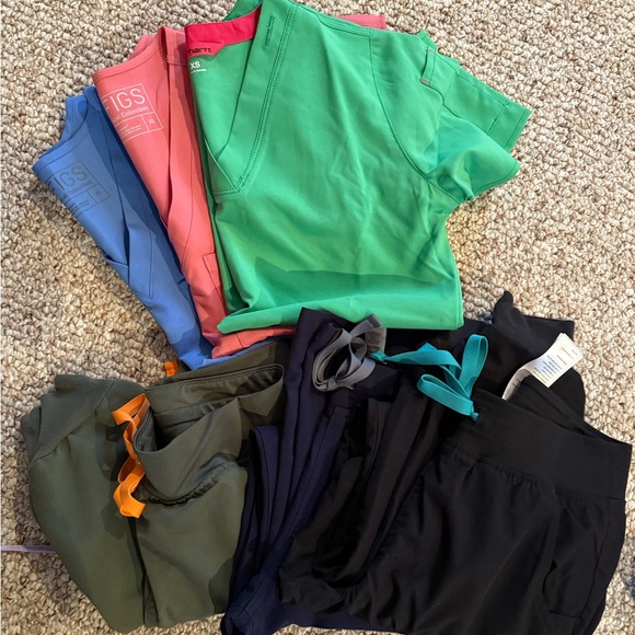 Figs Women's Scrubs- Bundle XS - Picture 2 of 2